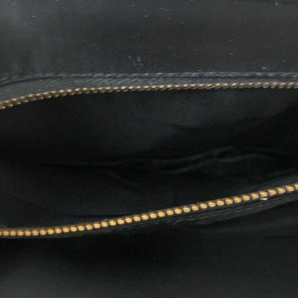Etra Vintage 1950’s classic Patent Leather Clutch Purse with Gold Hardware - Picture 12 of 14